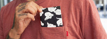 Dámska alebo pánska peňaženka v čiernej farbe s motívom sediaceho nahého muža